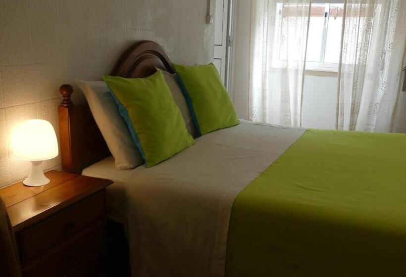 اتاق استاندارد سه نفره, Pensão Santa Cruz