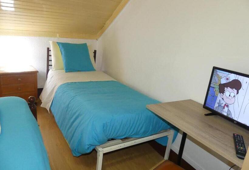 اتاق استاندارد سه تخته با سرویس بهداشتی مشترک, Pensão Santa Cruz