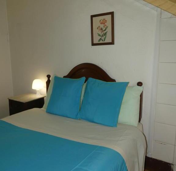 اتاق استاندارد سه تخته با سرویس بهداشتی مشترک, Pensão Santa Cruz