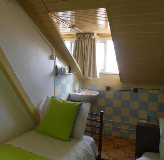 اتاق استاندارد با سرویس بهداشتی مشترک, Pensão Santa Cruz