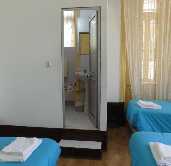 اتاق استاندارد چهار تخته, Pensão Santa Cruz