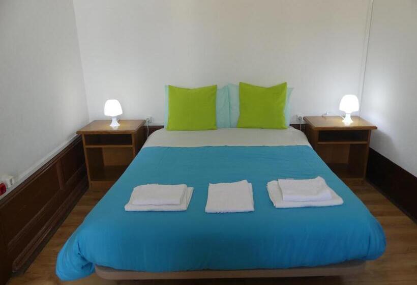 اتاق استاندارد چهار تخته, Pensão Santa Cruz