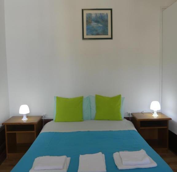 اتاق استاندارد چهار تخته, Pensão Santa Cruz