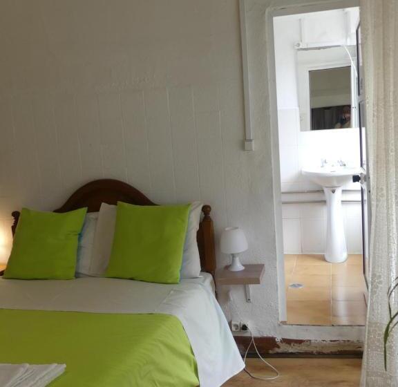 اتاق استاندارد سه نفره, Pensão Santa Cruz