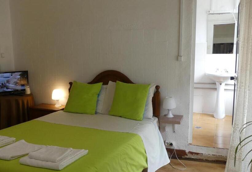 اتاق استاندارد سه نفره, Pensão Santa Cruz