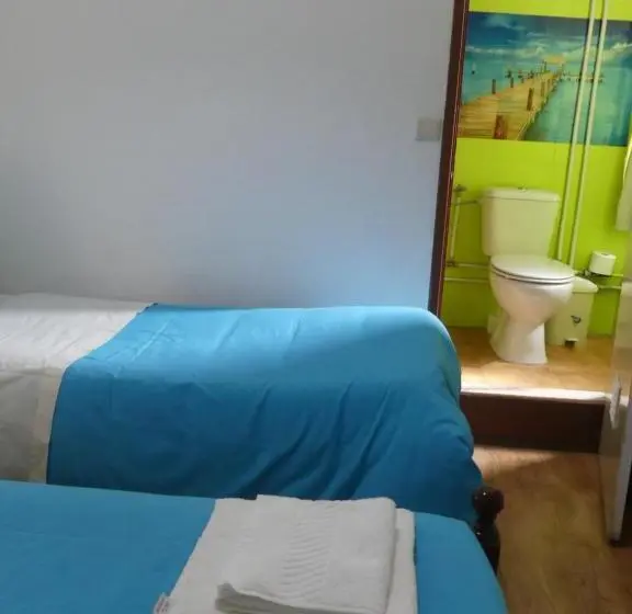 اتاق استاندارد سه نفره, Pensão Santa Cruz
