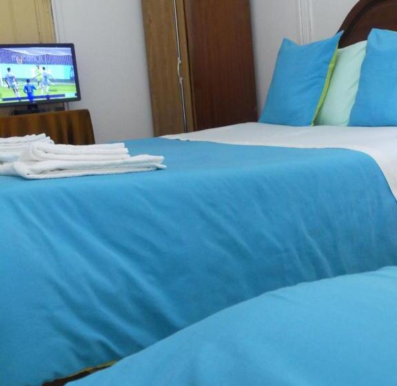 اتاق استاندارد سه نفره, Pensão Santa Cruz