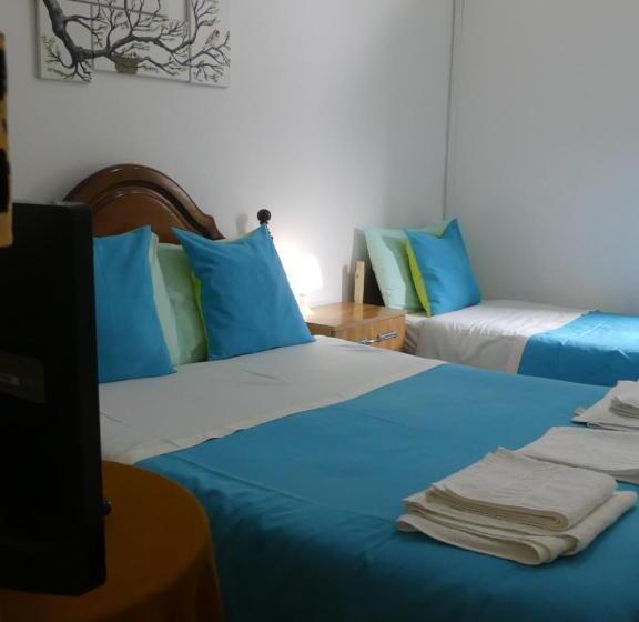 اتاق استاندارد سه نفره, Pensão Santa Cruz
