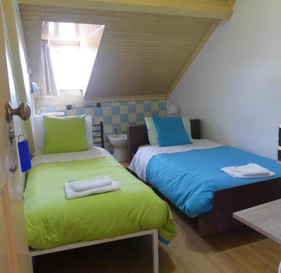 اتاق استاندارد با سرویس بهداشتی مشترک, Pensão Santa Cruz