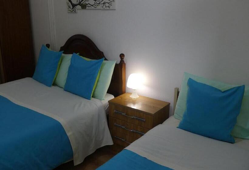 اتاق استاندارد سه نفره, Pensão Santa Cruz