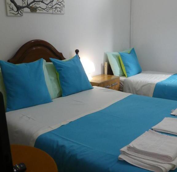 اتاق استاندارد سه نفره, Pensão Santa Cruz