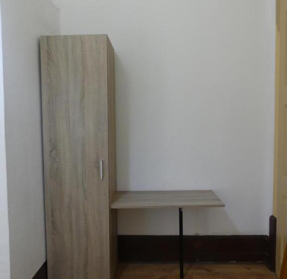 اتاق استاندارد سه نفره, Pensão Santa Cruz