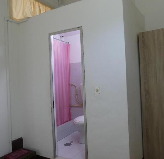 اتاق استاندارد سه نفره, Pensão Santa Cruz