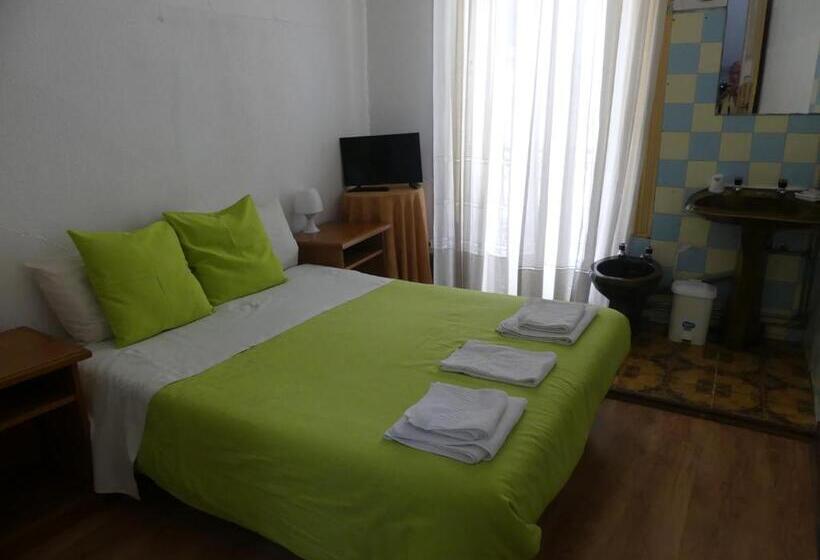 اتاق استاندارد با سرویس بهداشتی مشترک, Pensão Santa Cruz