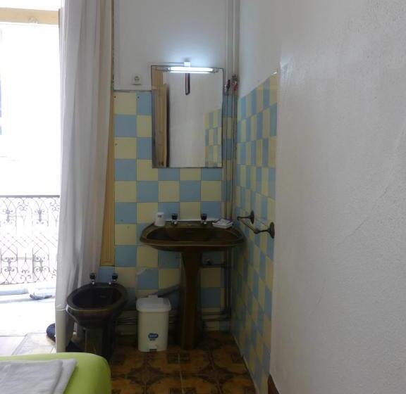 اتاق استاندارد با سرویس بهداشتی مشترک, Pensão Santa Cruz