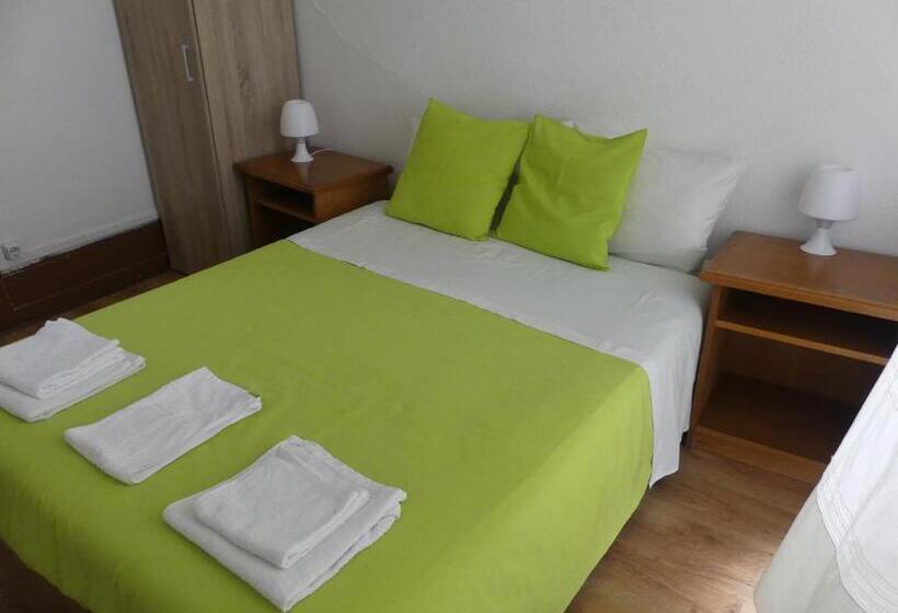 اتاق استاندارد با سرویس بهداشتی مشترک, Pensão Santa Cruz