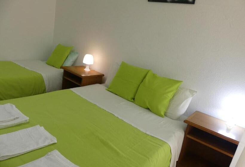 اتاق استاندارد سه نفره, Pensão Santa Cruz