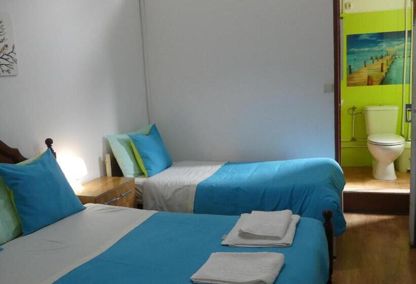 اتاق استاندارد سه نفره, Pensão Santa Cruz