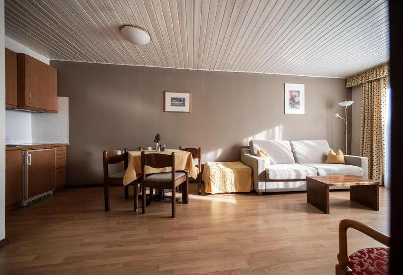 شقة غرفة واحدة, Post Residence