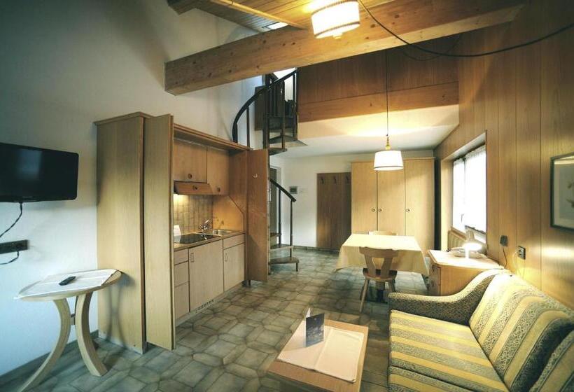 شقة غرفة واحدة, Post Residence