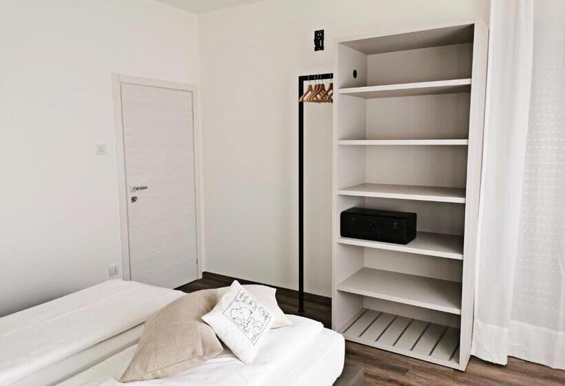 标准间带阳台, Villa Paola B&b