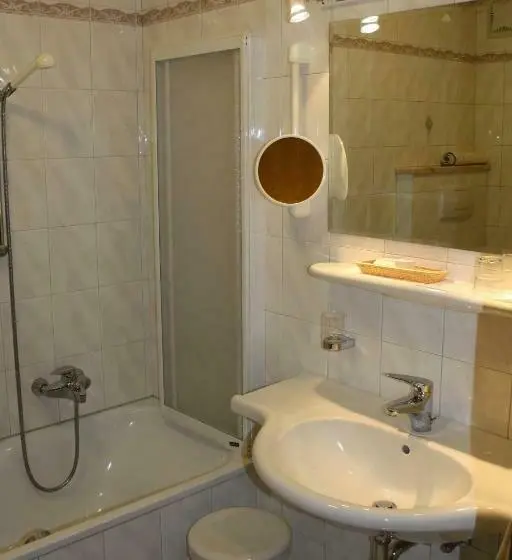Standard Yhden Hengen Huone, Zebru
