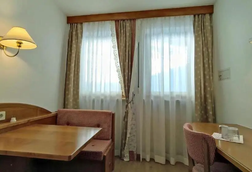 Standard Yhden Hengen Huone, Zebru