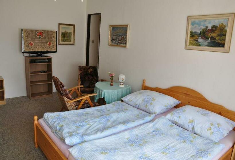 جناح, Penzion Hainiš