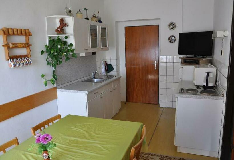 جناح, Penzion Hainiš