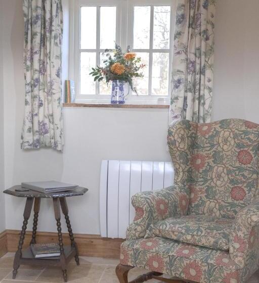 Номер Стандарт Вид на Сад, The Rear Of The Plough,everdon