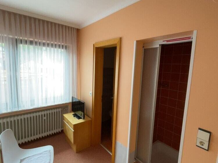 غرفة أساسية ثلاثية, Haus Erlen