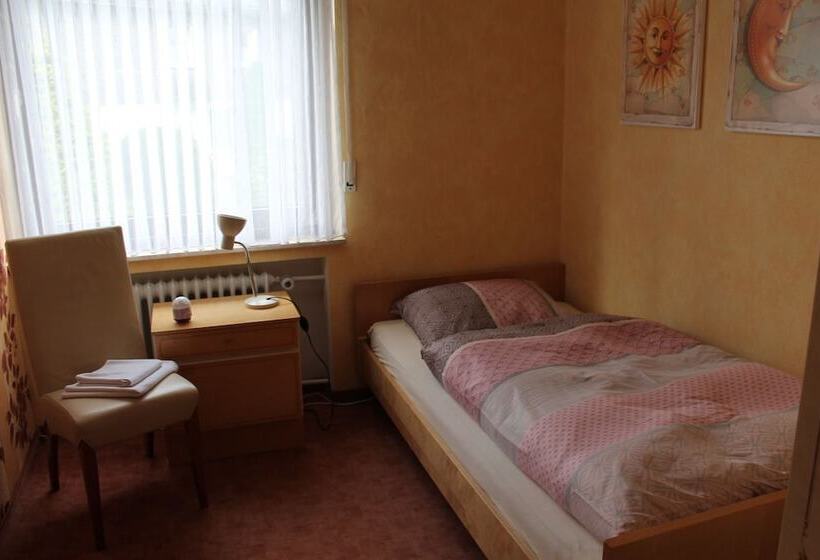 غرفة أساسية ثلاثية, Haus Erlen