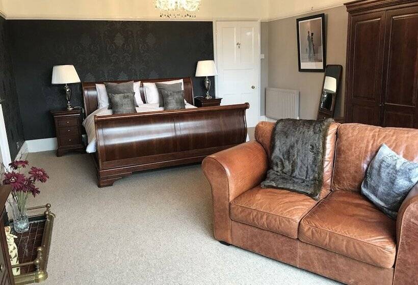 غرفة بريميوم, Cedar House