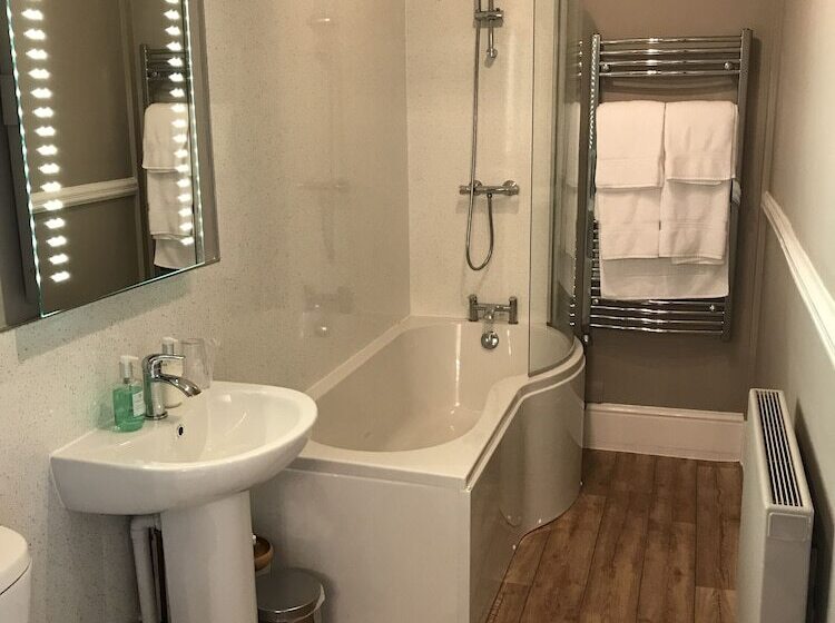 غرفة بريميوم, Cedar House