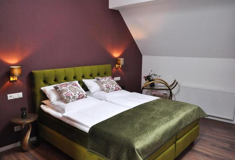 جناح دوبلكس, Hofgarten Rosa