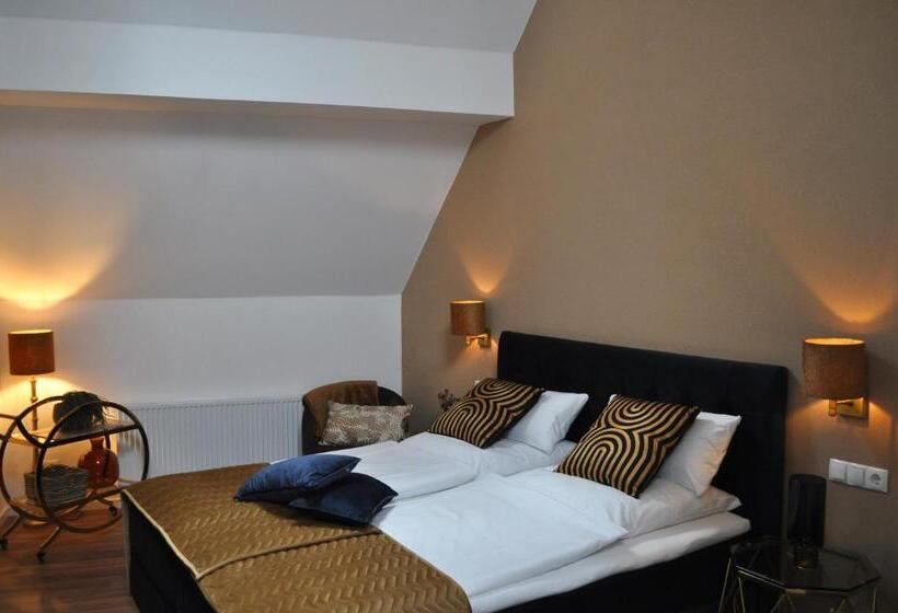 جناح دوبلكس, Hofgarten Rosa