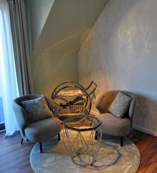 جناح جونيور مزوَّد بتراس, Hofgarten Rosa