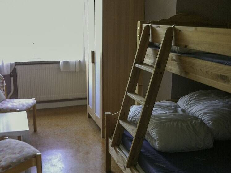 스탠다드 트리픔 룸 공동욕실, Hejdebo Pensionat & Vandrarhem Hostel