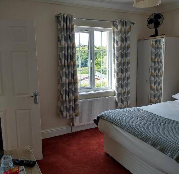 标准间, Llanina Arms