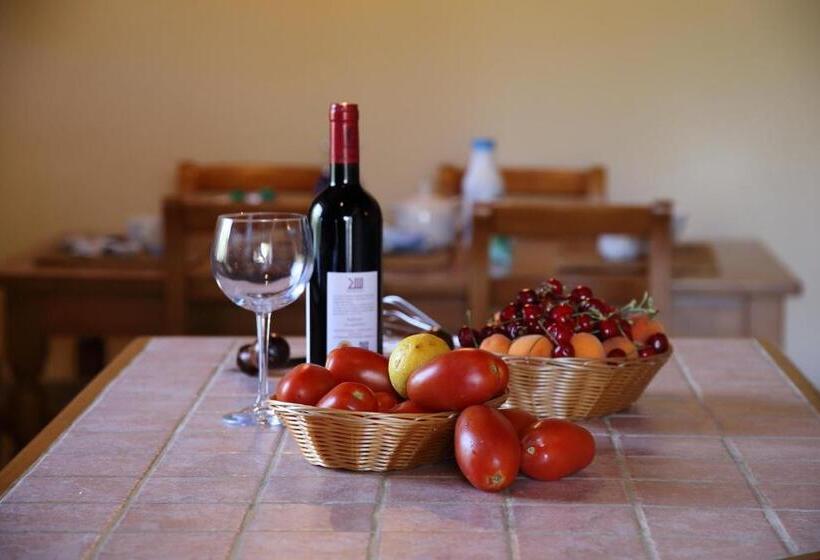Апартаменты 3 Спальни, Tenuta Montemassi Podere Montauzzo