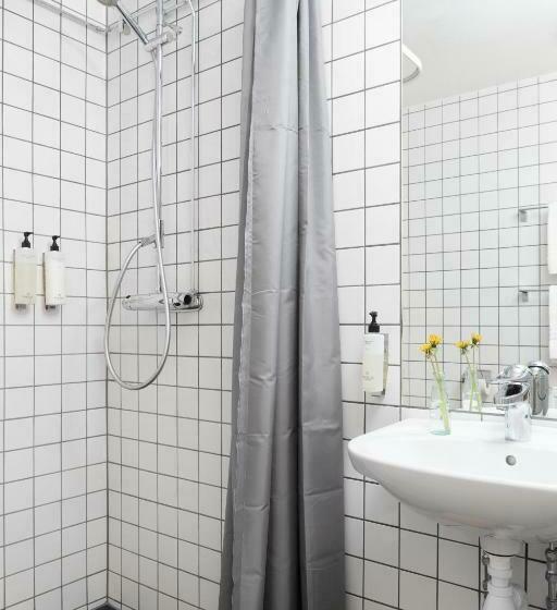 Standard studio with lake view, Upperud 9:9