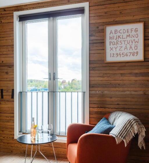 Standard studio with lake view, Upperud 9:9