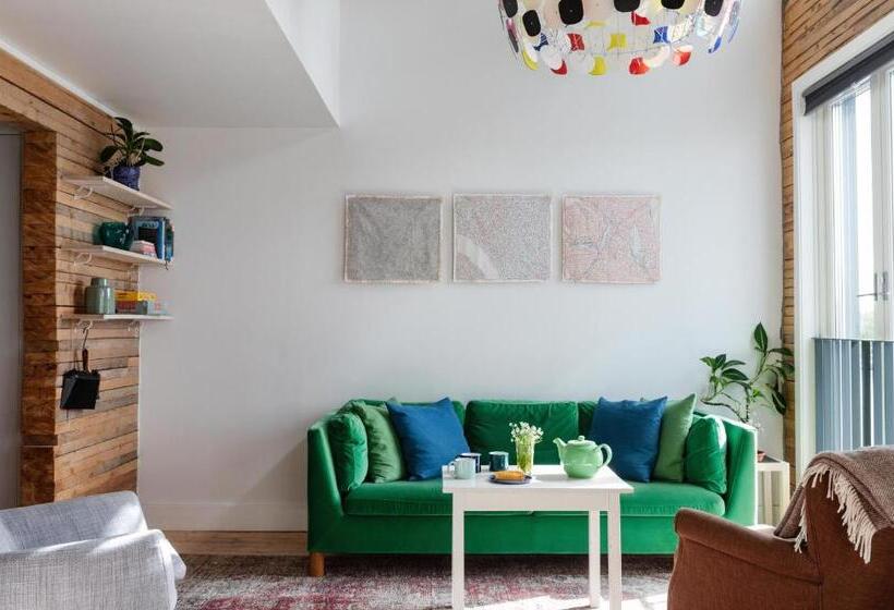 Standard studio with lake view, Upperud 9:9