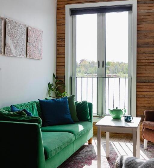 Standard studio with lake view, Upperud 9:9