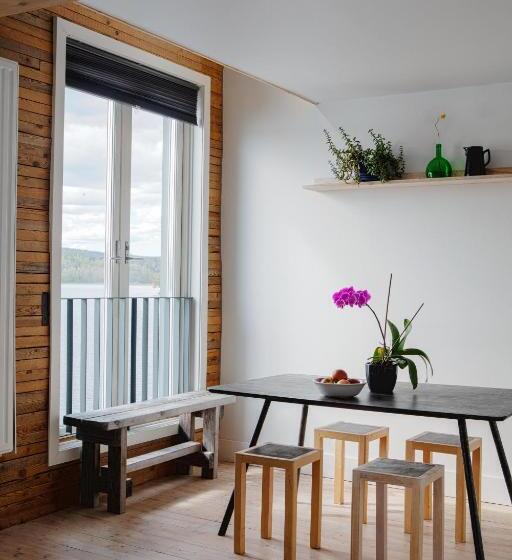 Standard studio with lake view, Upperud 9:9