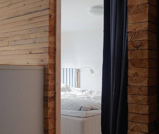 Standard studio with lake view, Upperud 9:9