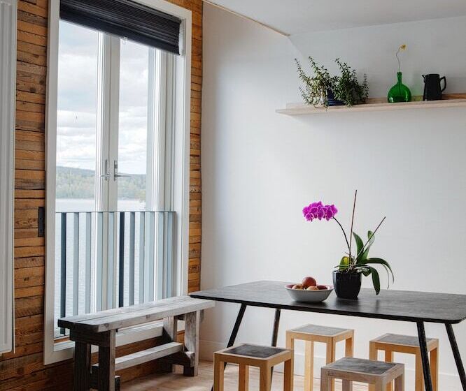 Standard studio with lake view, Upperud 9:9