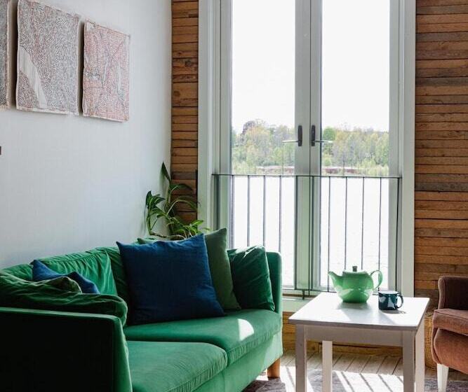 Standard studio with lake view, Upperud 9:9