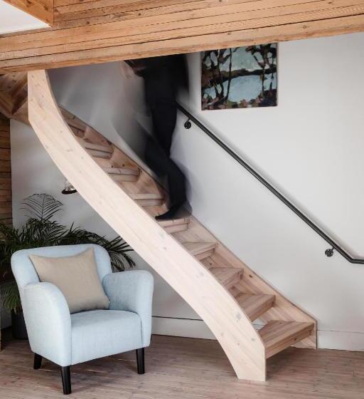 Standard studio with lake view, Upperud 9:9