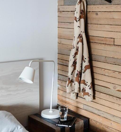 Standard studio with lake view, Upperud 9:9